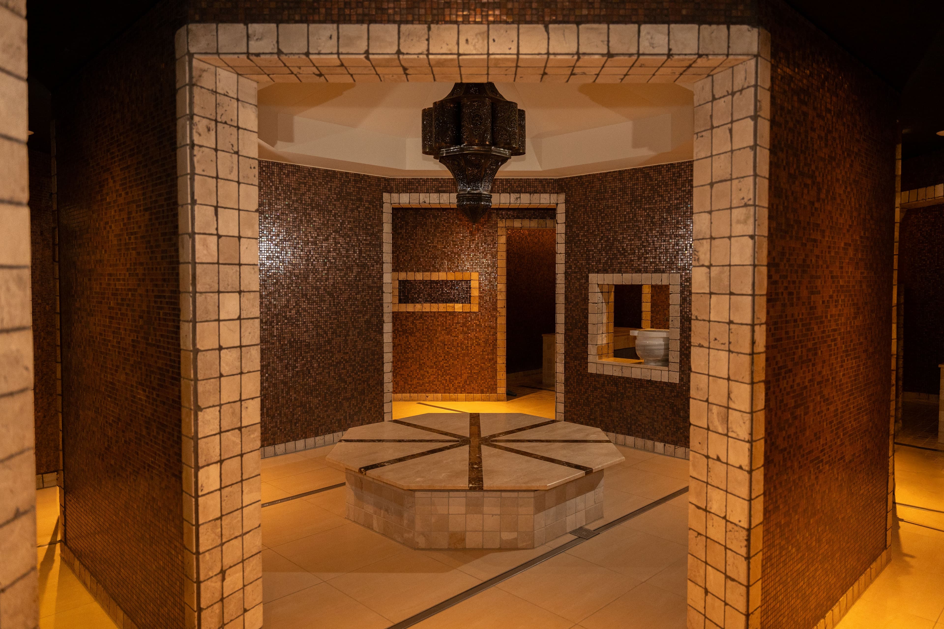 Hamam tempel met een warme ambiance in Thermen Binnenmaas